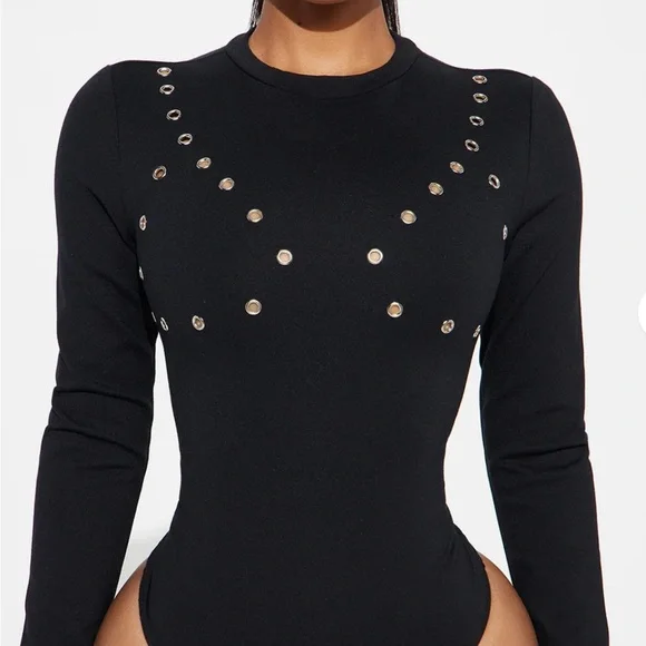 Fashion Nova XS Black Long Sleeve Bodysuit w/silver grommet detail front & back - Picture 1 of 9